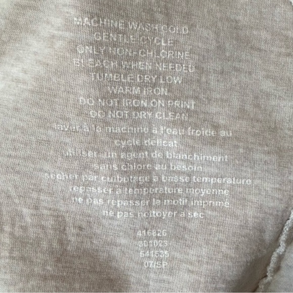 Banana Republic Fitted Crew Oatmeal Long Sleeve Tee - Large - Picture 8 of 8